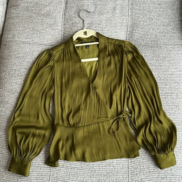 Banana Republic Blouse - Picture 2 of 2